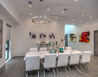 658 N Edinburgh Avenue - Photo Thumbnail 14