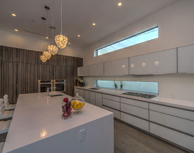 658 N Edinburgh Avenue - Photo Thumbnail 10