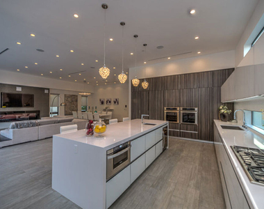 658 N Edinburgh Avenue - Photo Thumbnail 8
