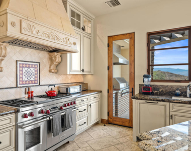 31 Hillcrest Drive - Photo Thumbnail 27