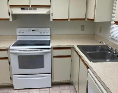 1550 Se Royal Green Circle - Photo Thumbnail 3