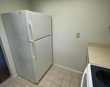 1550 Se Royal Green Circle - Photo Thumbnail 4