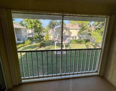 1550 Se Royal Green Circle - Photo Thumbnail 11