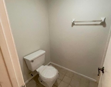 1550 Se Royal Green Circle - Photo Thumbnail 9