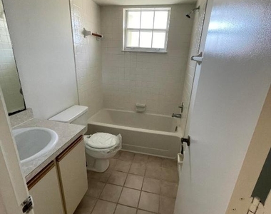 1550 Se Royal Green Circle - Photo Thumbnail 6