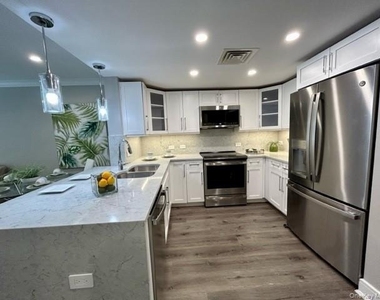 100 Glen Street - Photo Thumbnail 1
