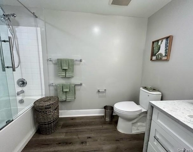 100 Glen Street - Photo Thumbnail 5