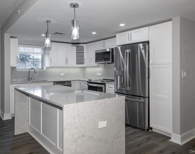 100 Glen Street - Photo Thumbnail 1