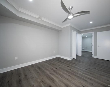 100 Glen Street - Photo Thumbnail 6