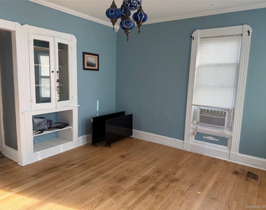 184 Highland Avenue - Photo Thumbnail 5