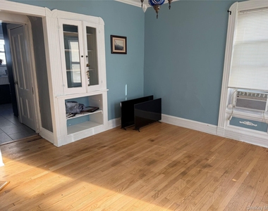184 Highland Avenue - Photo Thumbnail 4