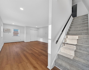 12 Scotchtown Avenue - Photo Thumbnail 19