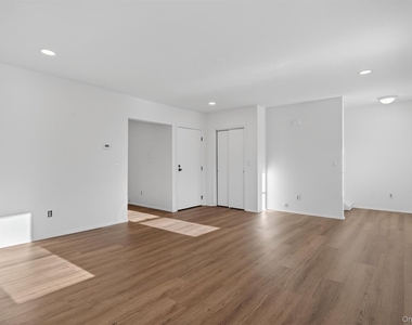 12 Scotchtown Avenue - Photo Thumbnail 9
