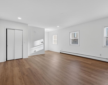 12 Scotchtown Avenue - Photo Thumbnail 6