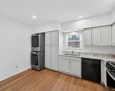 12 Scotchtown Avenue - Photo Thumbnail 15