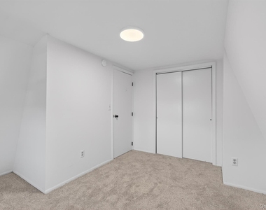 12 Scotchtown Avenue - Photo Thumbnail 25