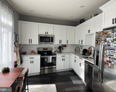 4001 Ridge Avenue - Photo Thumbnail 8