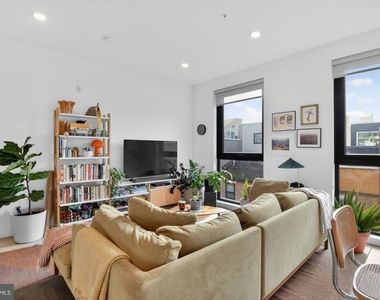 2007 Cambridge Street - Photo Thumbnail 6