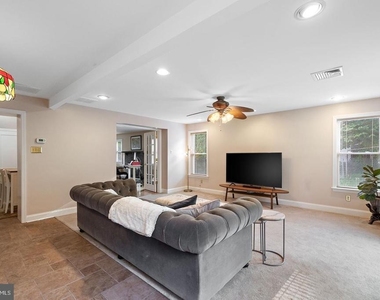 181 E Conestoga Road - Photo Thumbnail 10