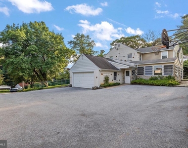 181 E Conestoga Road - Photo Thumbnail 4