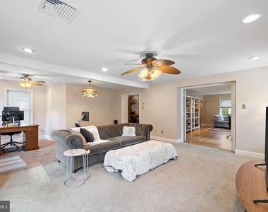 181 E Conestoga Road - Photo Thumbnail 9