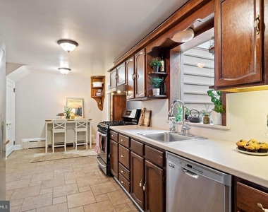 181 E Conestoga Road - Photo Thumbnail 12