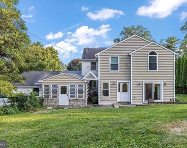 181 E Conestoga Road - Photo Thumbnail 2