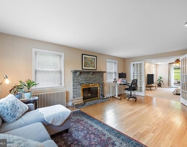181 E Conestoga Road - Photo Thumbnail 5