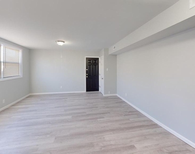 910 Gateway Boulevard - Photo Thumbnail 8