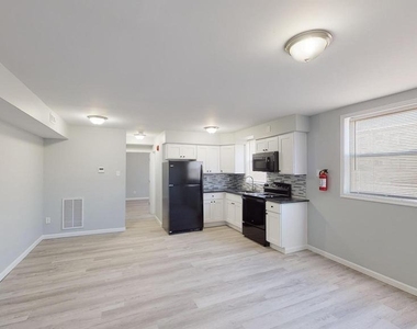 910 Gateway Boulevard - Photo Thumbnail 9