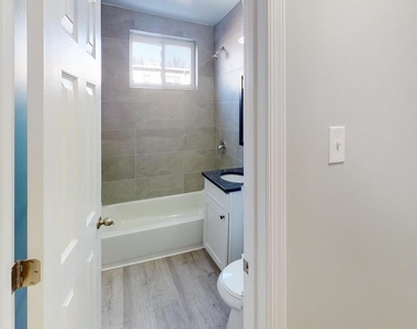 910 Gateway Boulevard - Photo Thumbnail 7