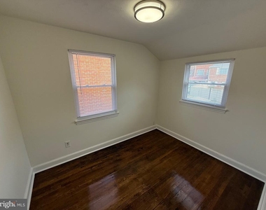 374 Chaplin Street Se - Photo Thumbnail 3
