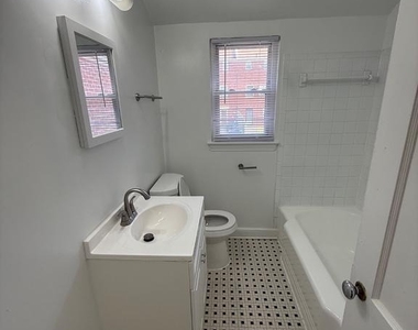 374 Chaplin Street Se - Photo Thumbnail 5
