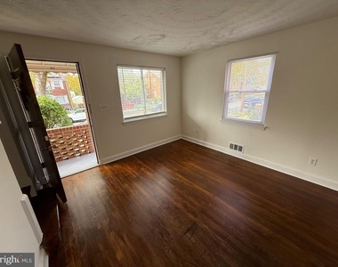 374 Chaplin Street Se - Photo Thumbnail 8