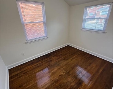 374 Chaplin Street Se - Photo Thumbnail 2