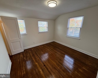 374 Chaplin Street Se - Photo Thumbnail 1