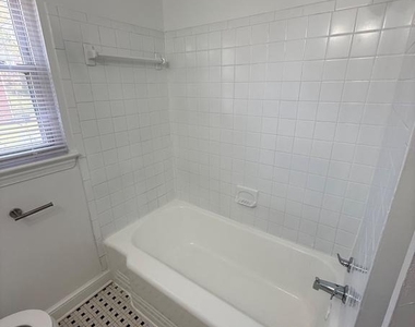 374 Chaplin Street Se - Photo Thumbnail 4