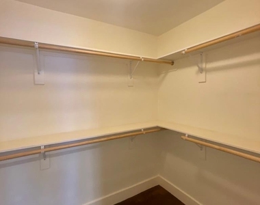 909 Reinli St - Photo Thumbnail 9