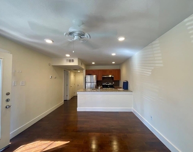 909 Reinli St - Photo Thumbnail 3