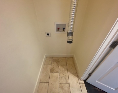 909 Reinli St - Photo Thumbnail 10
