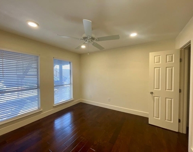 909 Reinli St - Photo Thumbnail 7