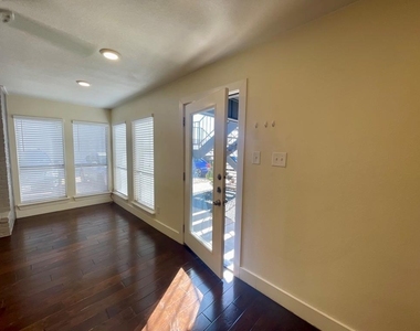 909 Reinli St - Photo Thumbnail 2