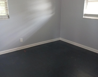 1145 W 25th Street - Photo Thumbnail 6
