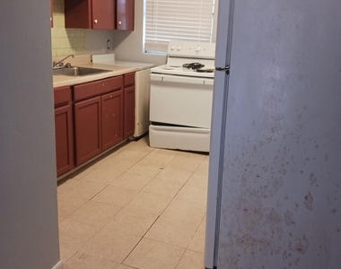 1145 W 25th Street - Photo Thumbnail 3