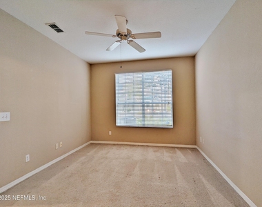 13700 Richmond Park Drive N - Photo Thumbnail 3