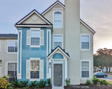13700 Richmond Park Drive N - Photo Thumbnail 1