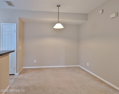 13700 Richmond Park Drive N - Photo Thumbnail 5