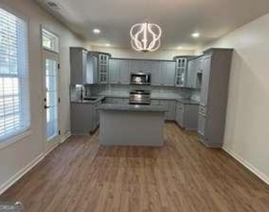 180 Virginia Highland - Photo Thumbnail 2
