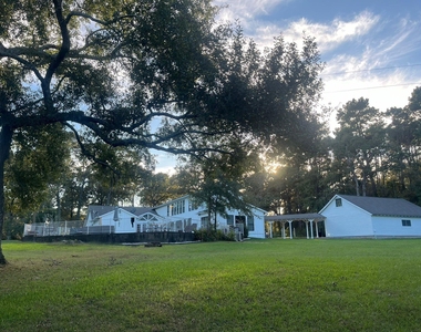 8402 Matthews Lane - Photo Thumbnail 2