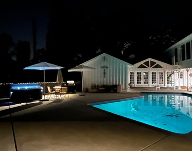 8402 Matthews Lane - Photo Thumbnail 5